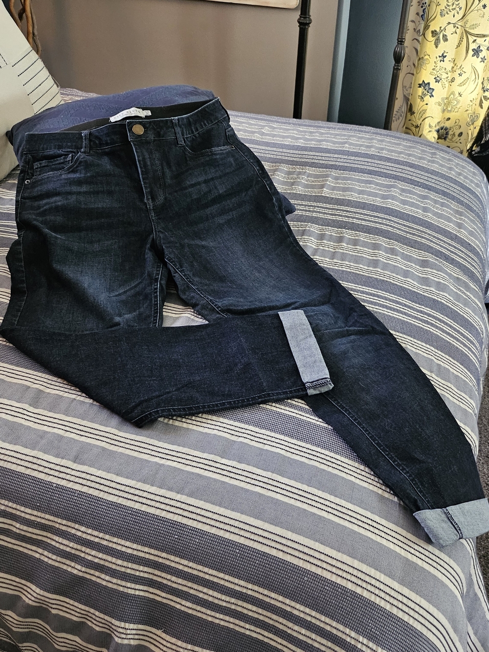 Women's Dark Blue Boyfriend Jeans - Relaxed Cuffed Style